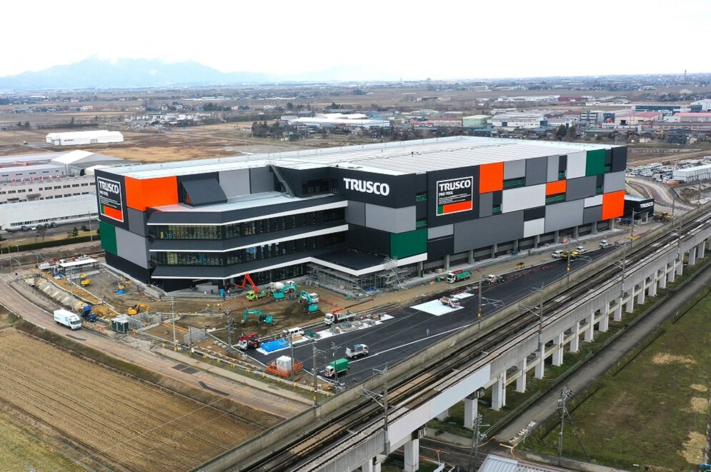 トラスコ中山 物流センター外観